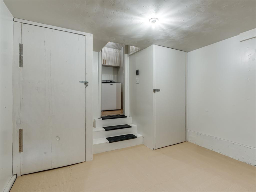111 E 11th Property Photo 27