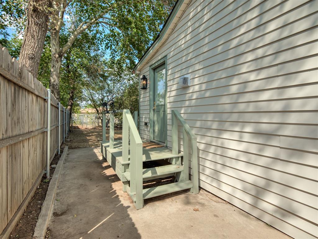 111 E 11th Property Photo 28