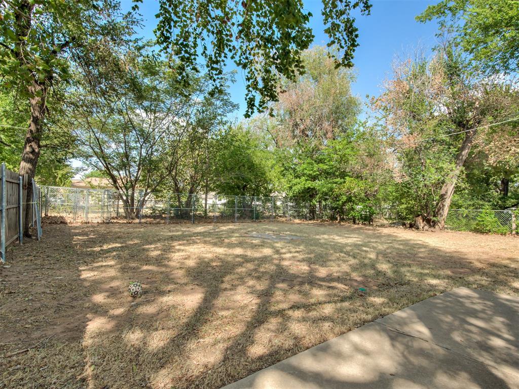 111 E 11th Property Photo 29