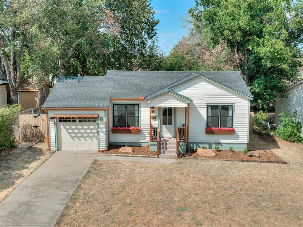 111 E 11th Property Photo 33
