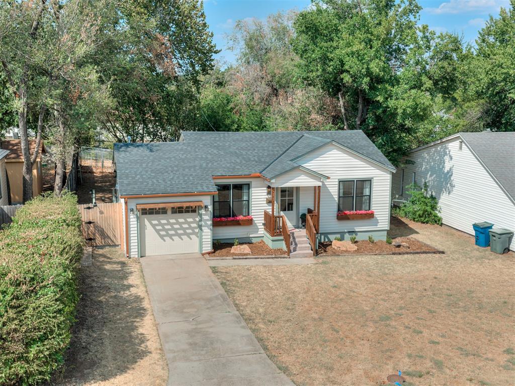 111 E 11th Property Photo 34