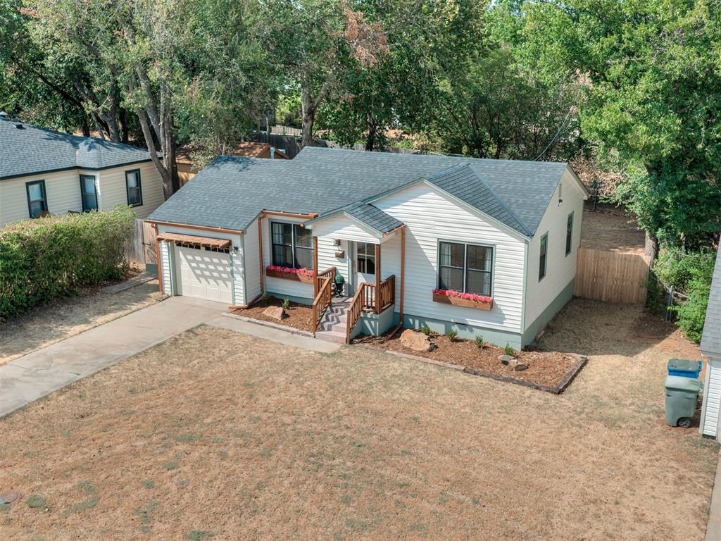 111 E 11th Property Photo 35