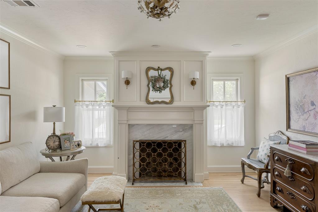 1122 Larchmont Lane Property Photo 16