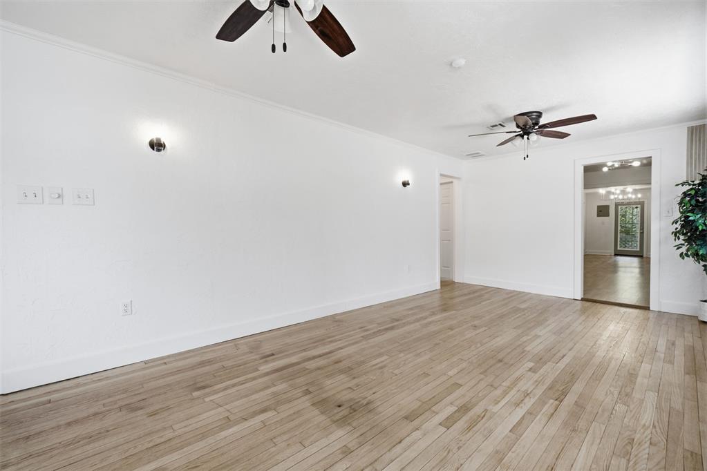 1110 Nw Maple Street Property Photo 4
