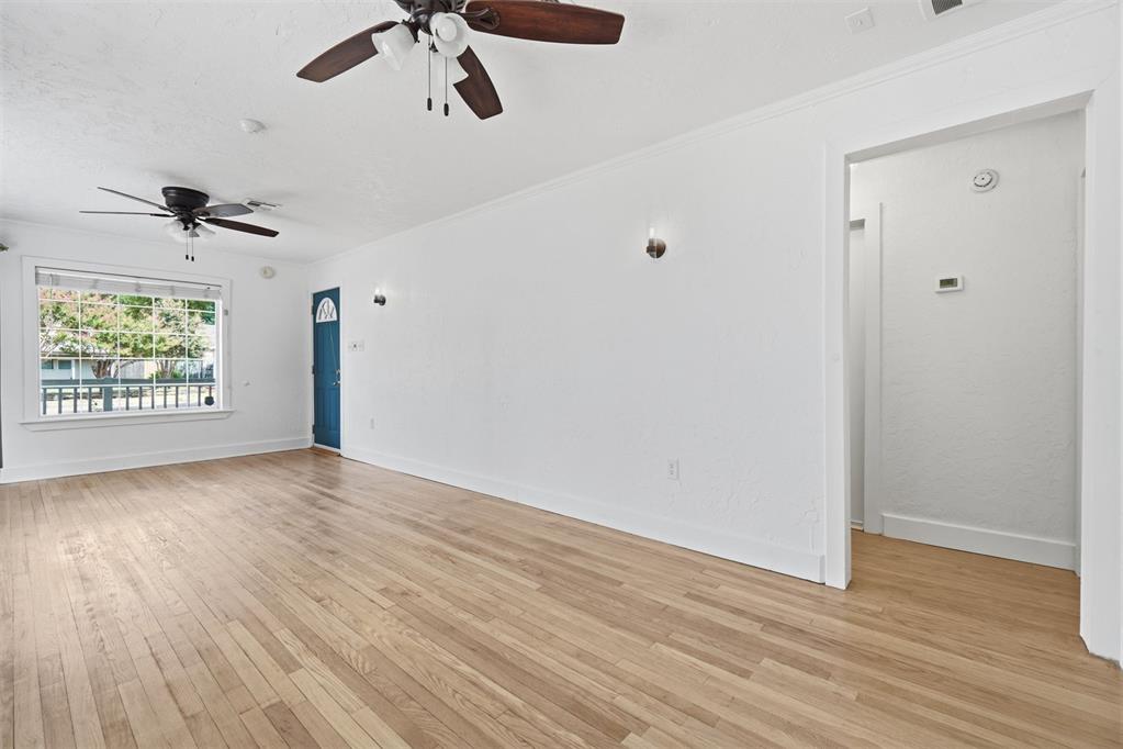 1110 Nw Maple Street Property Photo 5