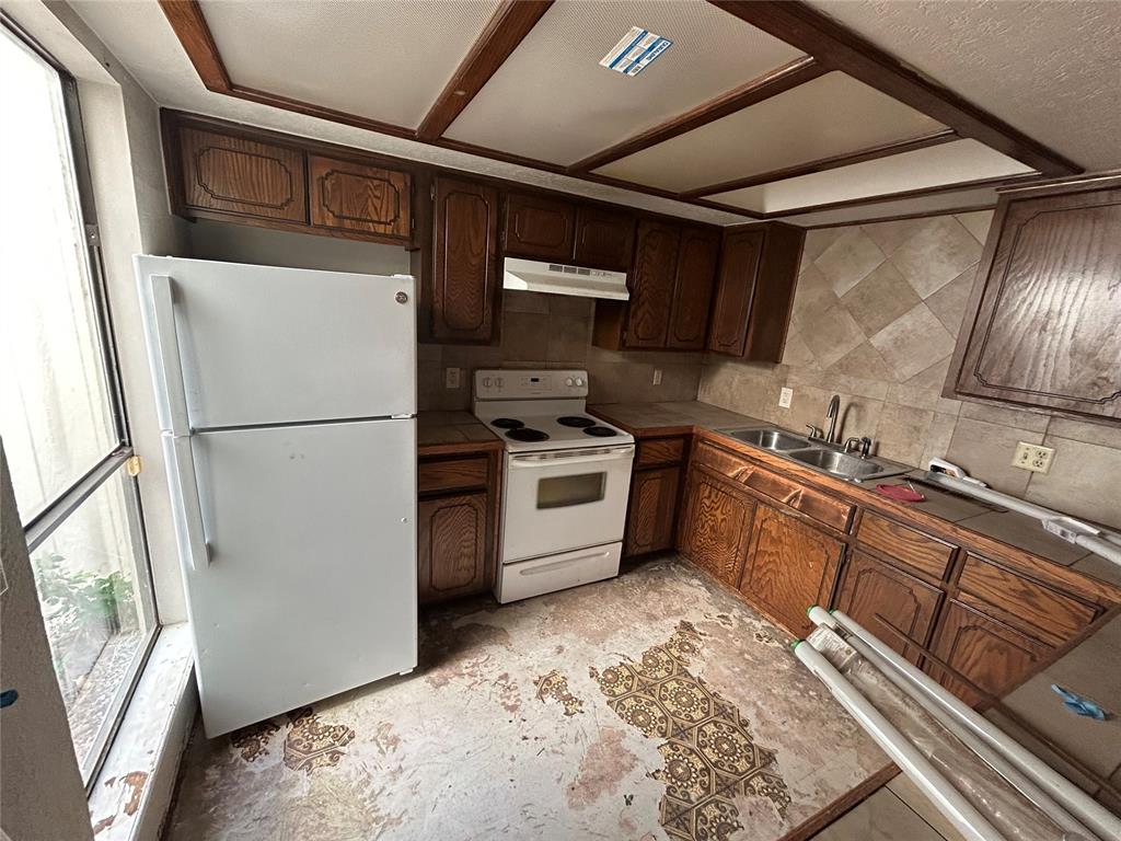 6111 Gaelic Glen Drive Property Photo 7