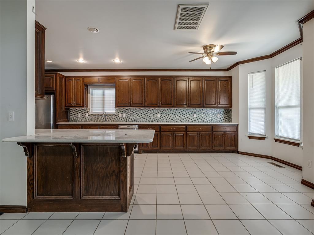 9208 S Villa Avenue Property Photo 7