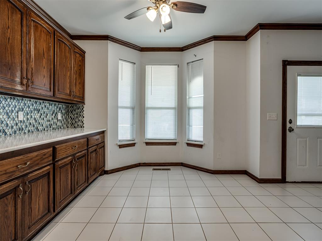 9208 S Villa Avenue Property Photo 8