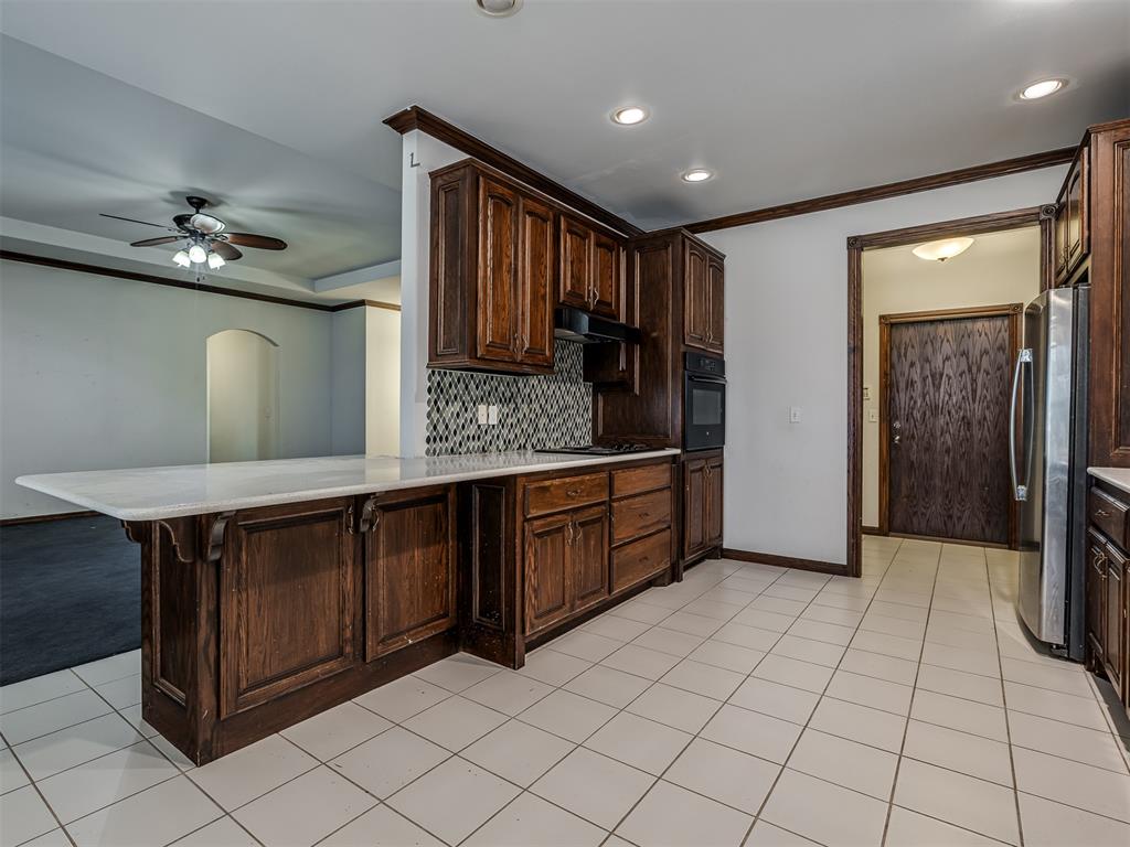 9208 S Villa Avenue Property Photo 10