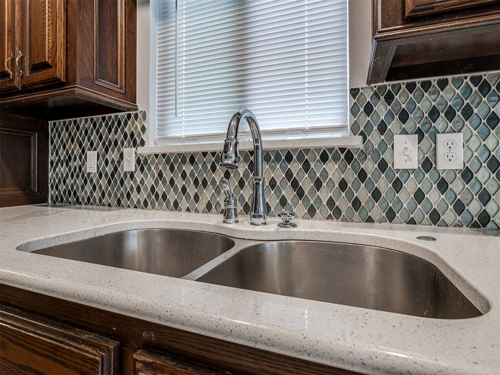 9208 S Villa Avenue Property Photo 12