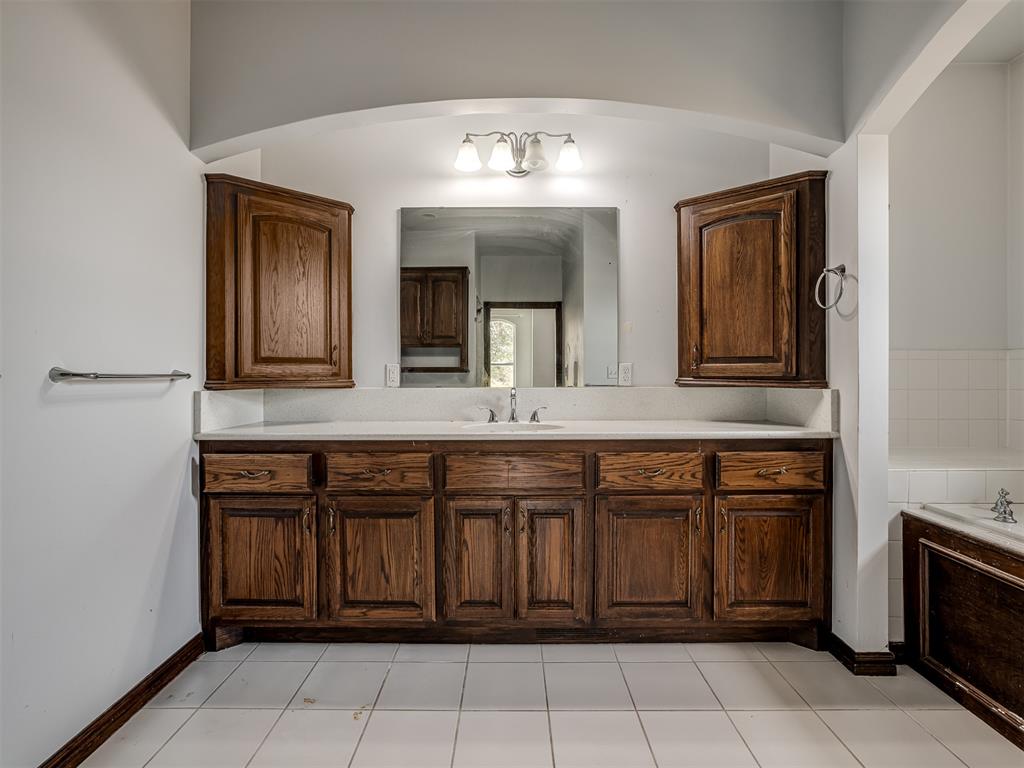 9208 S Villa Avenue Property Photo 18