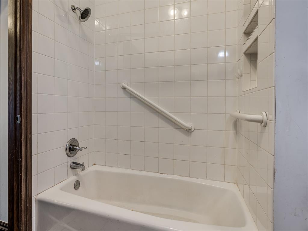9208 S Villa Avenue Property Photo 28