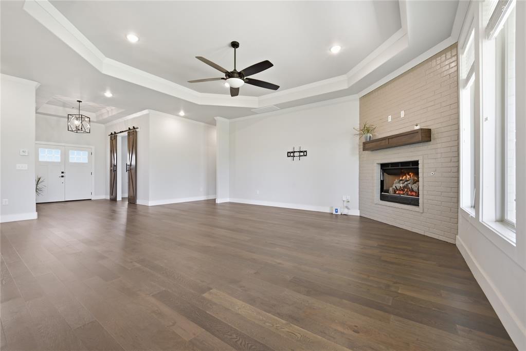 9921 Oakwood Drive Property Photo 4