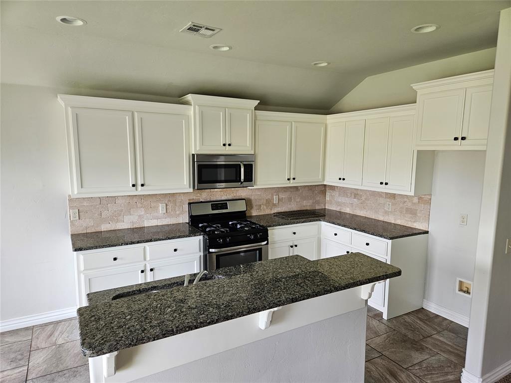 8004 Calm Water Drive Property Photo 7