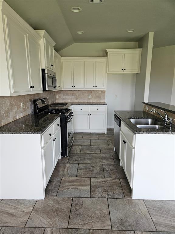 8004 Calm Water Drive Property Photo 8
