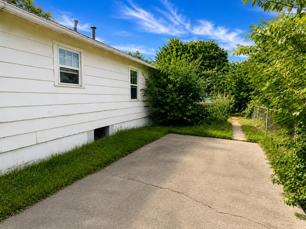 1109 W Mulberry Street Property Photo 3