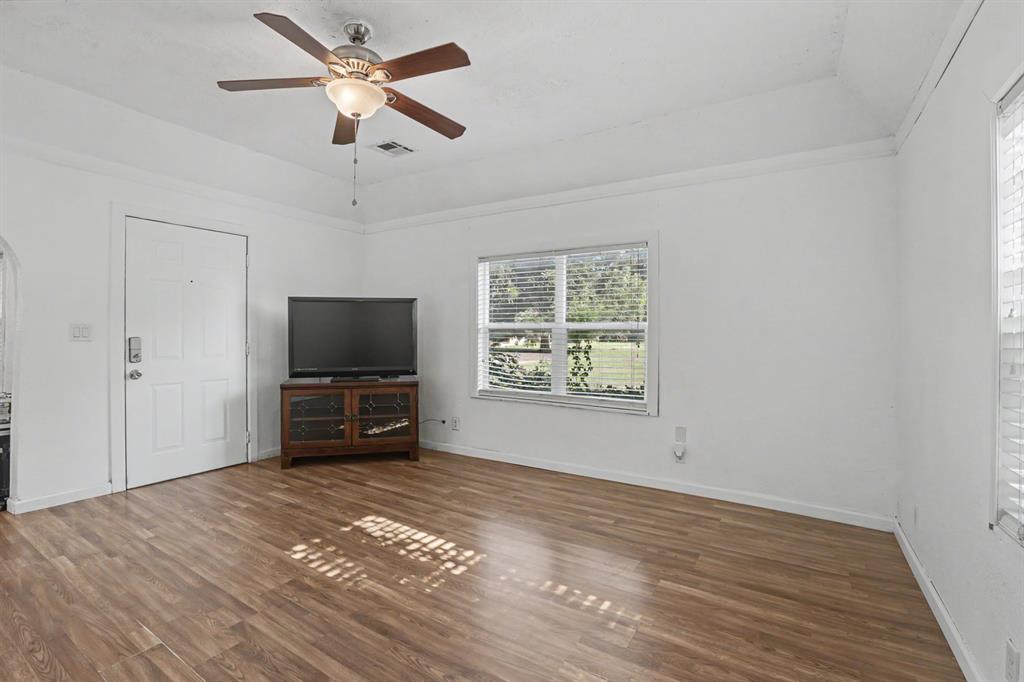 207 E Juniper Lane Property Photo 4