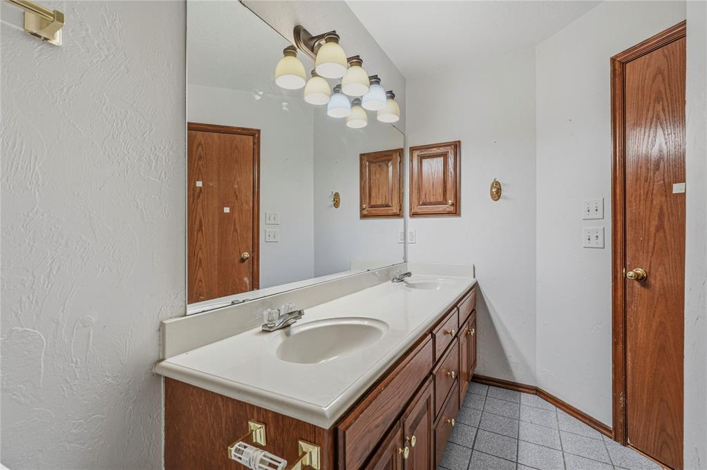 3808 Drawbridge Lane Property Photo 35