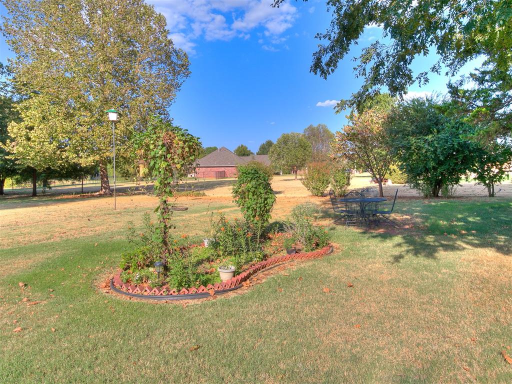 1427 Grand View Way Property Photo 8