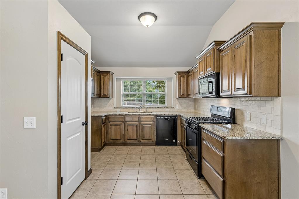 2500 Nw 185th Street Property Photo 6
