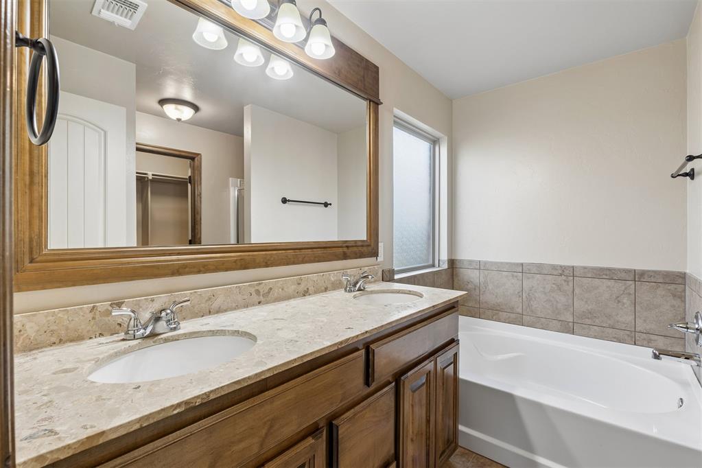2500 Nw 185th Street Property Photo 12