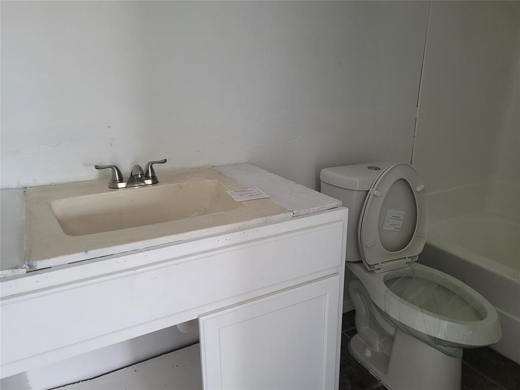 10012 S Douglas Avenue Property Photo 5
