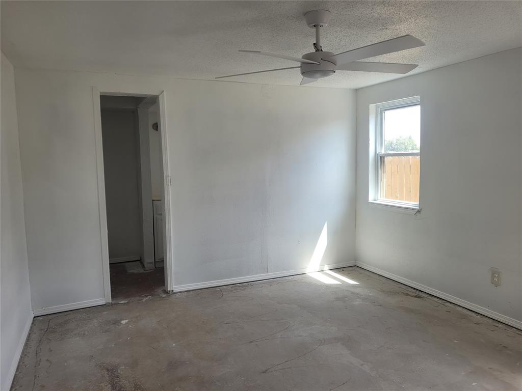 10012 S Douglas Avenue Property Photo 6