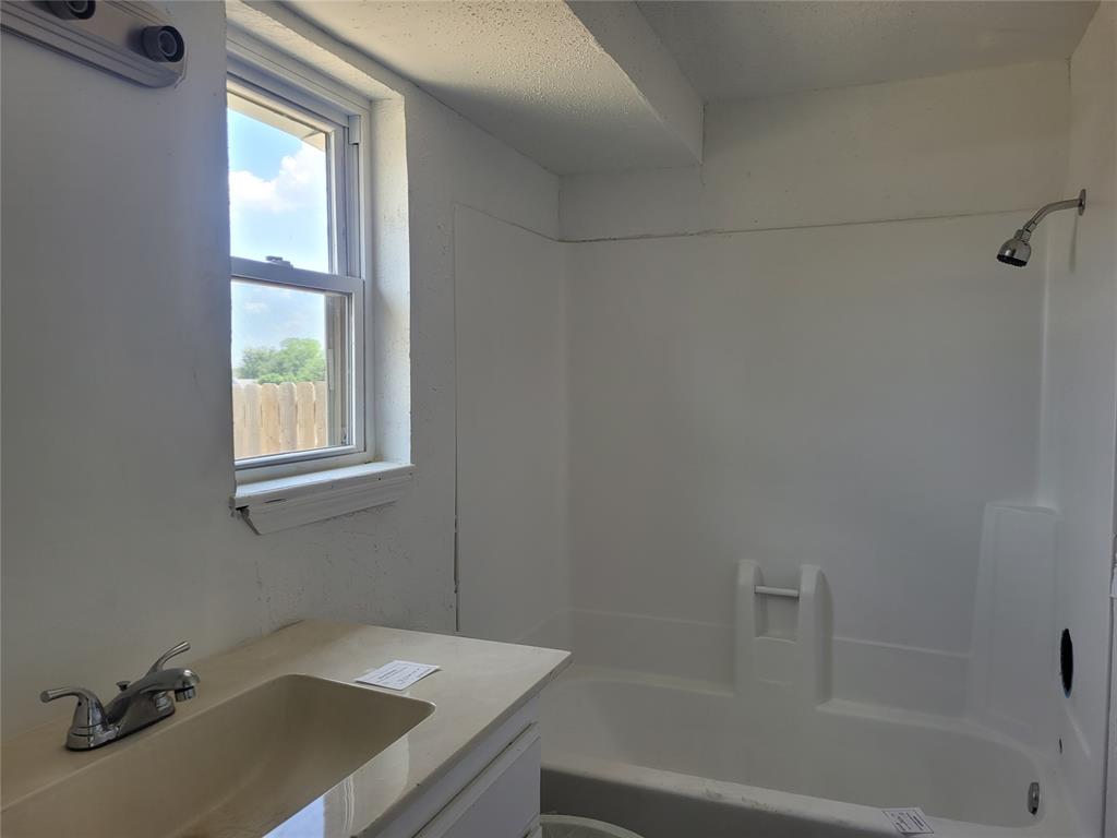 10012 S Douglas Avenue Property Photo 7