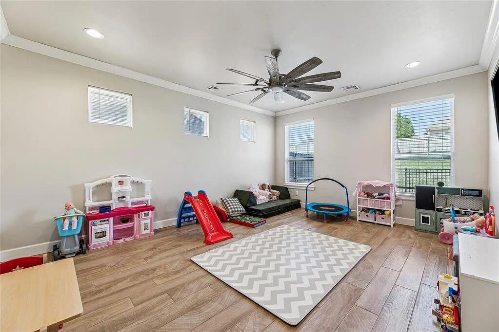 2585 Forest Glen Drive Property Photo 22