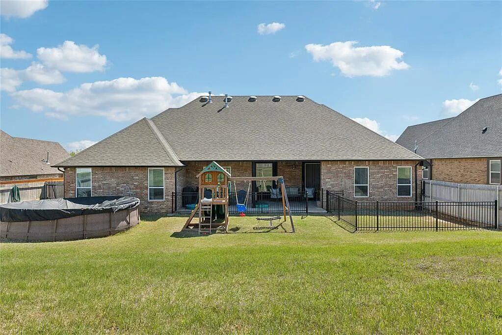 2585 Forest Glen Drive Property Photo 28