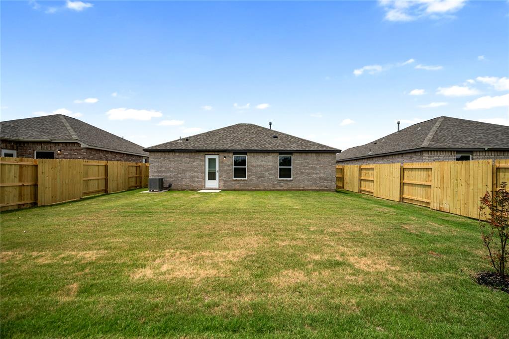 1910 Redwood Lane Property Photo 8