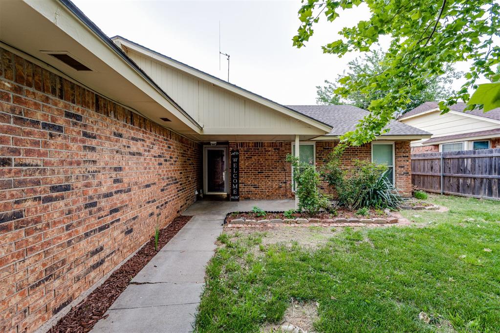 1011 Royal Lane Property Photo 4