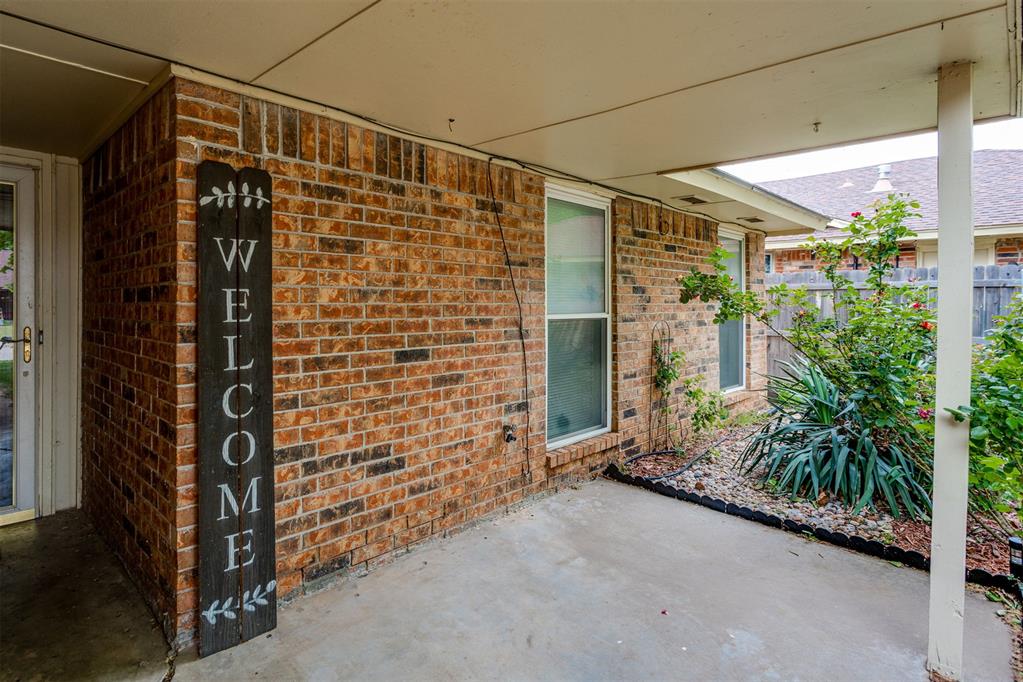 1011 Royal Lane Property Photo 5