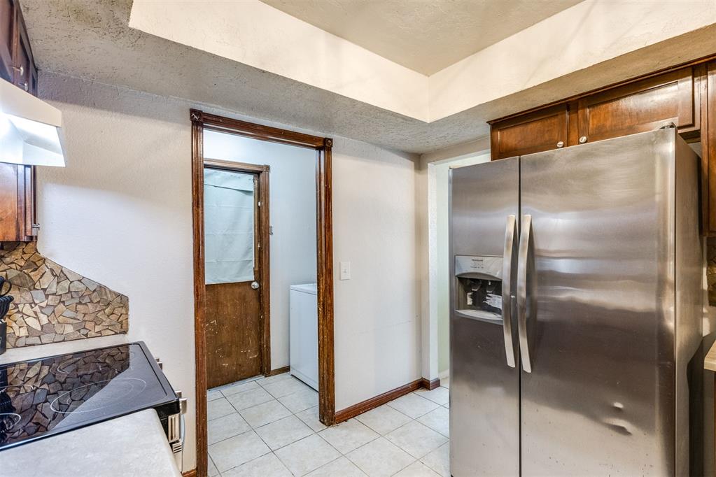 1011 Royal Lane Property Photo 11