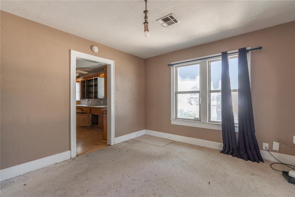 1402 S 19th Street Property Photo 9