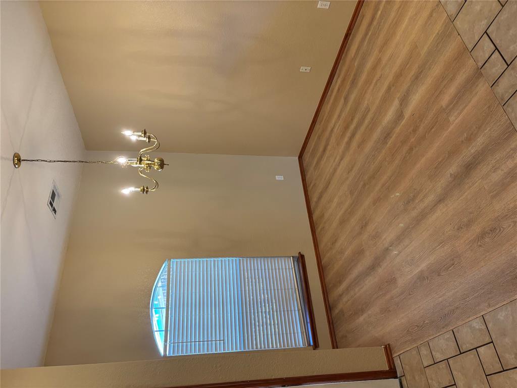 8204 Prairie Ridge Road Property Photo 3