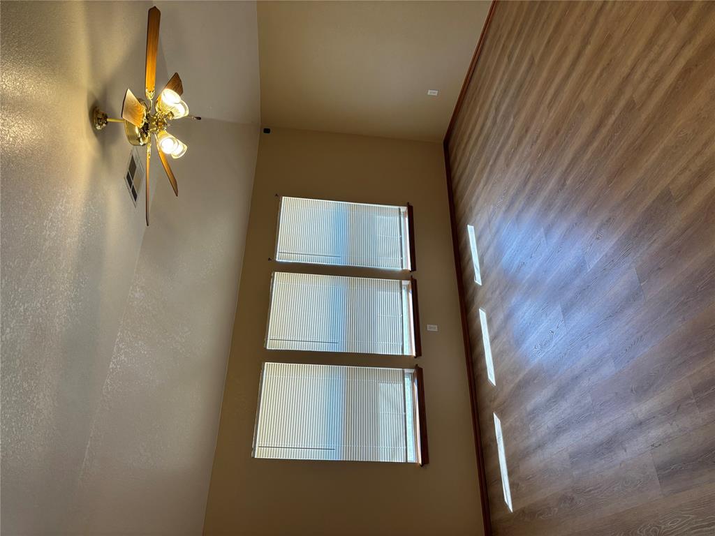 8204 Prairie Ridge Road Property Photo 5