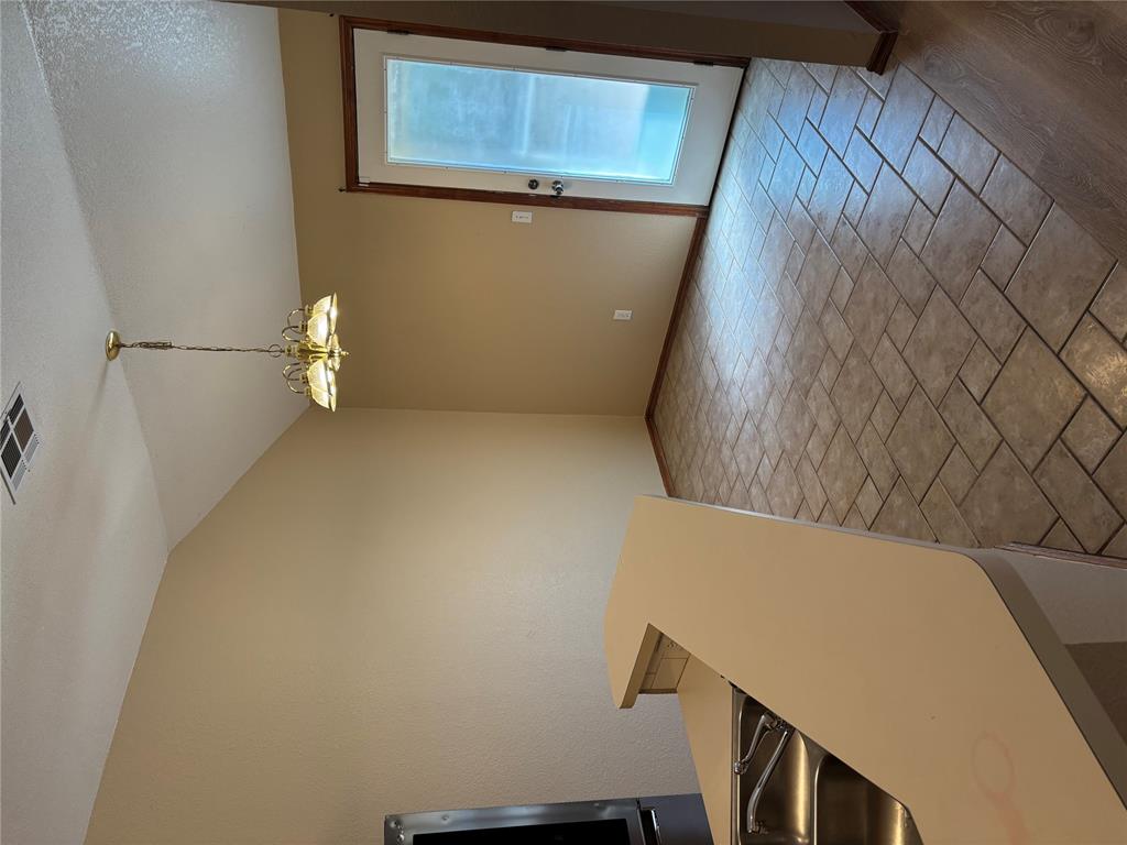 8204 Prairie Ridge Road Property Photo 8