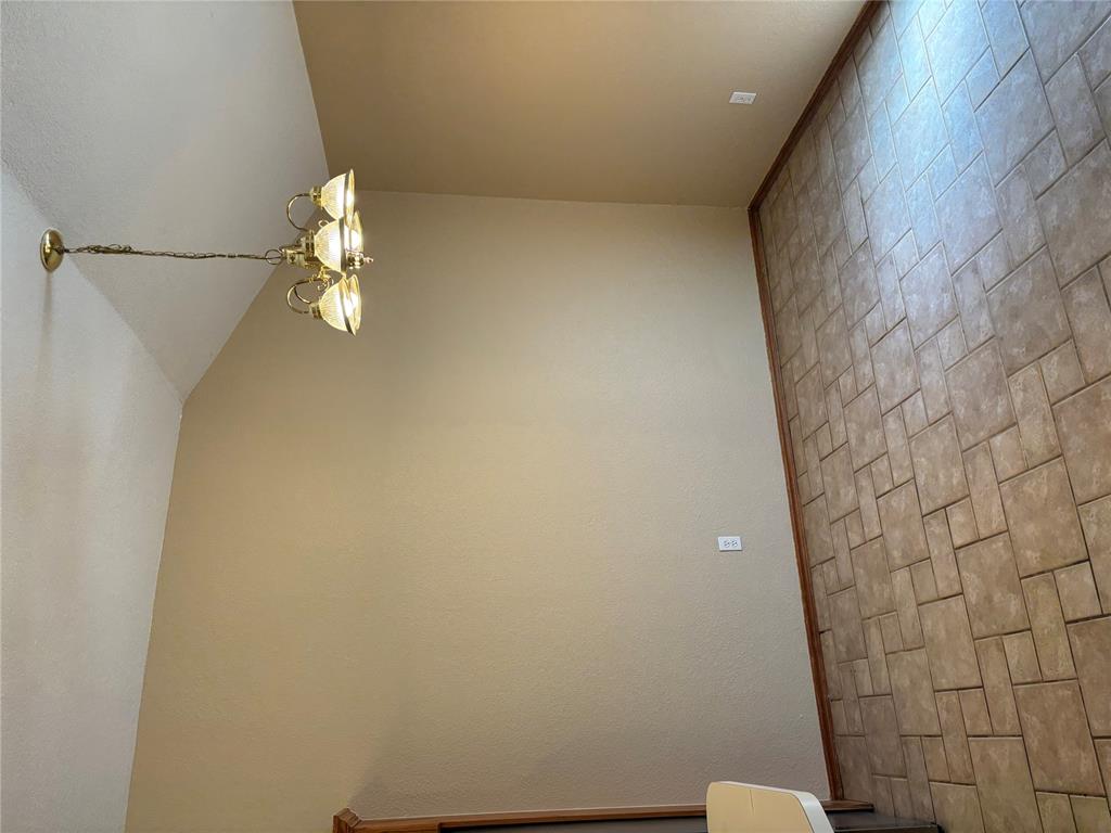 8204 Prairie Ridge Road Property Photo 9