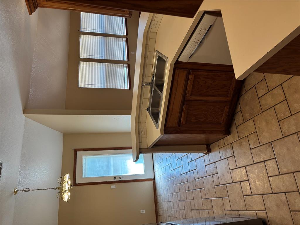 8204 Prairie Ridge Road Property Photo 11