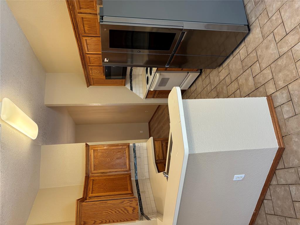 8204 Prairie Ridge Road Property Photo 12
