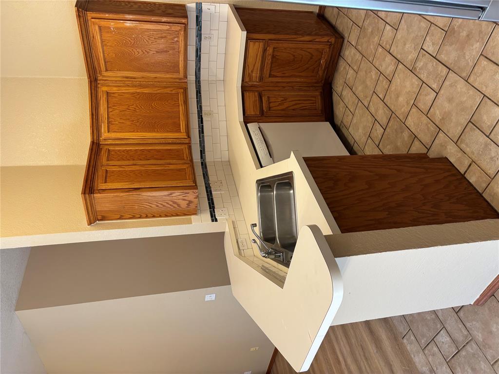 8204 Prairie Ridge Road Property Photo 13