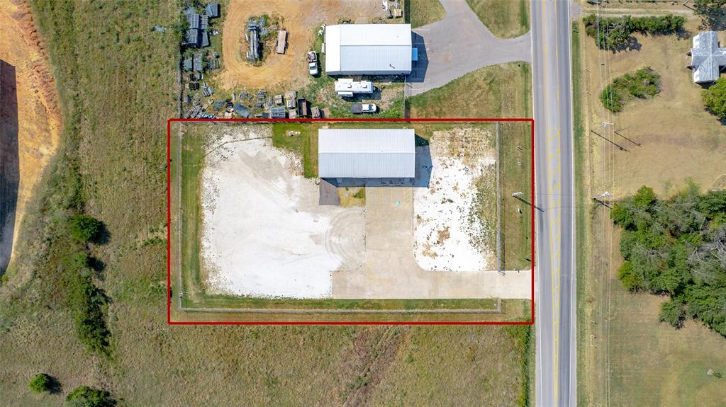 7811 N Kickapoo Avenue Property Photo 3