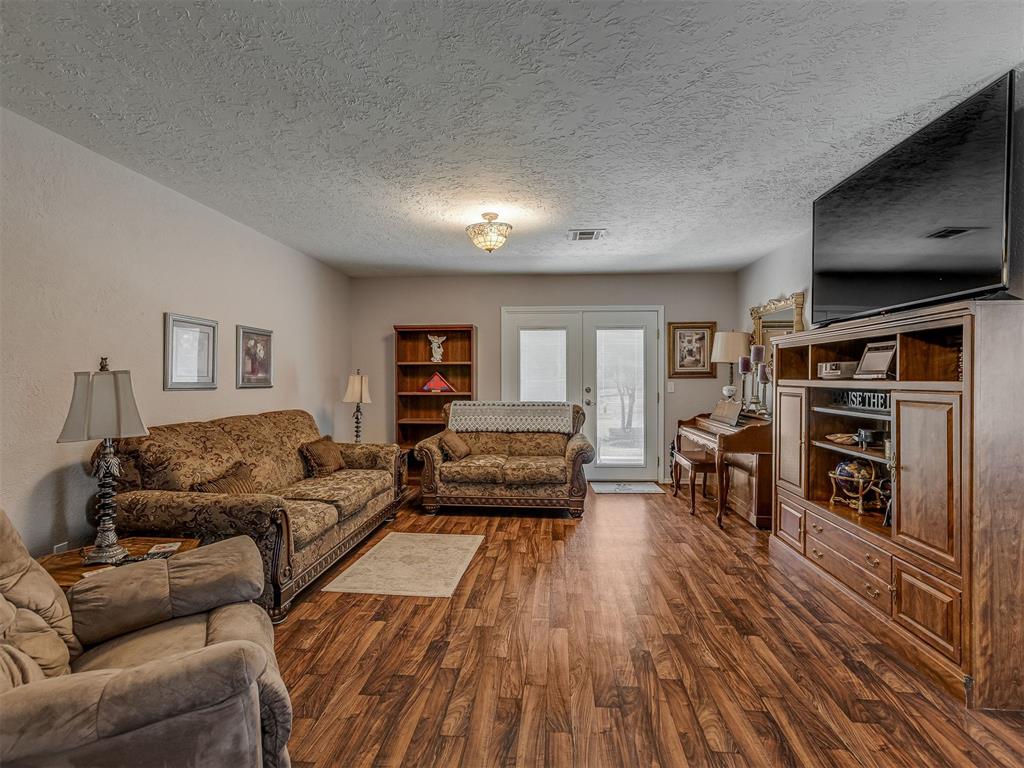1317 California Avenue Property Photo 7