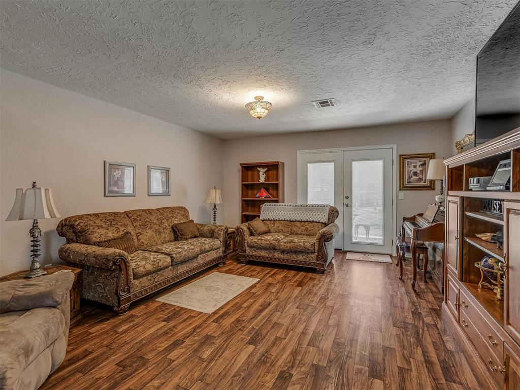 1317 California Avenue Property Photo 8
