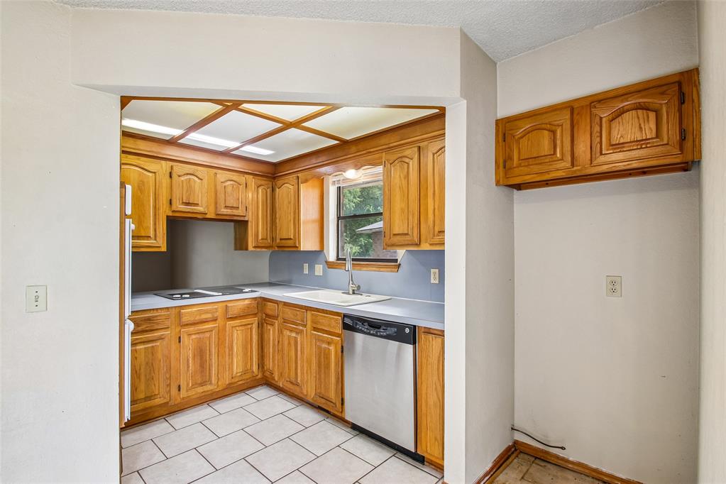 1536 Creekside Drive Property Photo 2