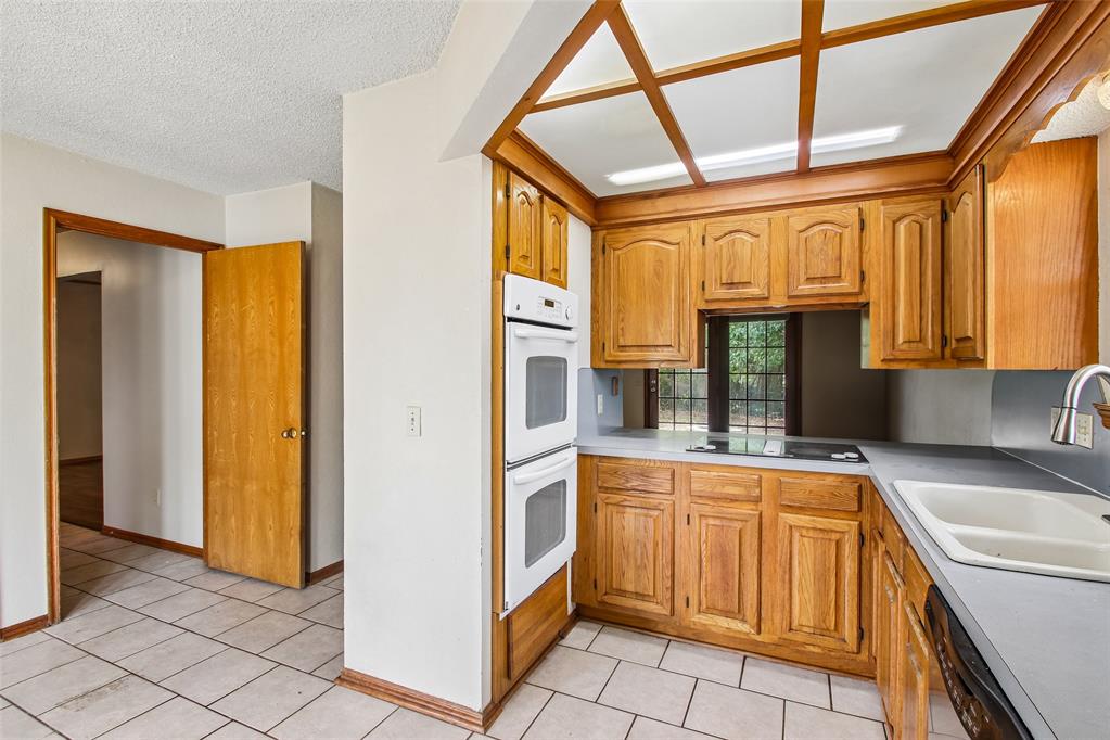 1536 Creekside Drive Property Photo 3