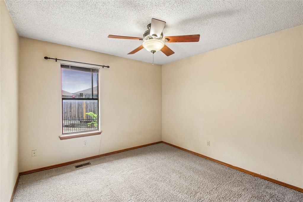 1536 Creekside Drive Property Photo 6