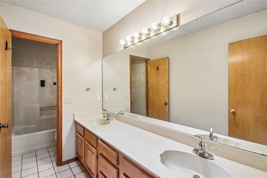 1536 Creekside Drive Property Photo 7