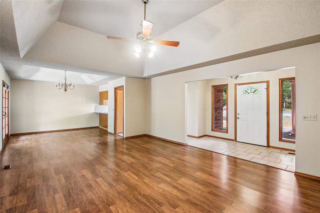 1536 Creekside Drive Property Photo 8